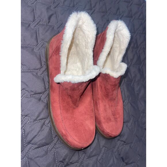 Vionic Women’s Sinclair Faux Fur Slipper Boots Sz 8.5- Cozy Indoor Shoes- Syrah - Picture 4 of 13